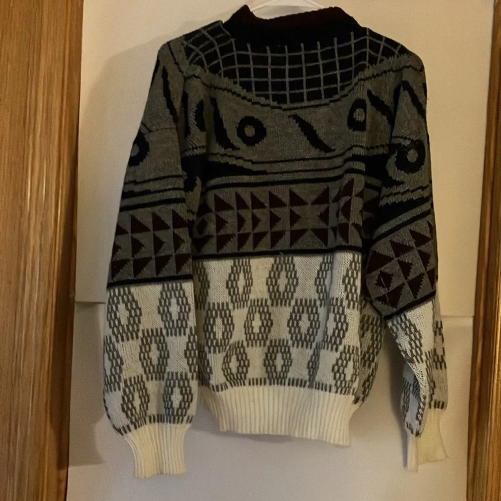 Matt Morgan Men’s Vintage Size M Abstract Blue/grey purple abstract ski sweater.